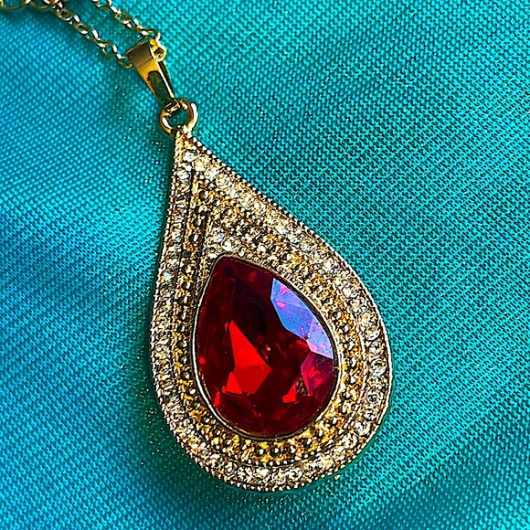 Red crystal earrings/necklace set pierced Bling Pavé Sparkly gold Betsey Johnson - Picture 14 of 16